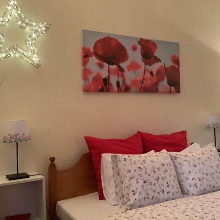 Poppy Flower Apartment Budapeste Exterior foto